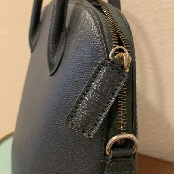 CELINE vintage bag. Genuine leather. Strong yet elegant and understated. Rare. - Picture 5 of 17